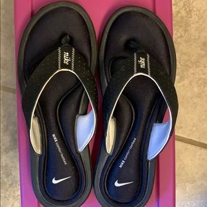 Nike flip-flops comfort footbed size 8 black